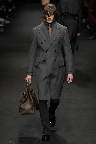Look 10
